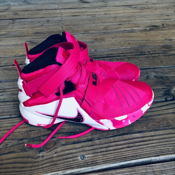 LIMITED NIKE LeBron Soldier lx Breast Cancer - Picture 2 of 4